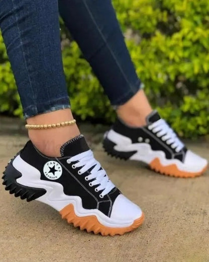 Ruth - sznurowane sneakersy Muffin z oczkami i kontrastowymi wstawkami