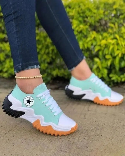 Ruth - sznurowane sneakersy Muffin z oczkami i kontrastowymi wstawkami