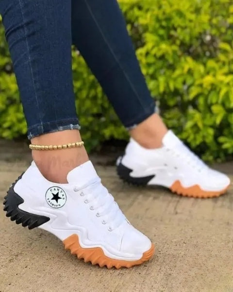Ruth - sznurowane sneakersy Muffin z oczkami i kontrastowymi wstawkami