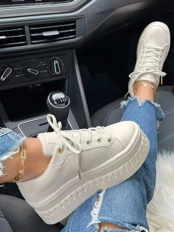 Dopasowane i wygodne, wspierające sneakersy