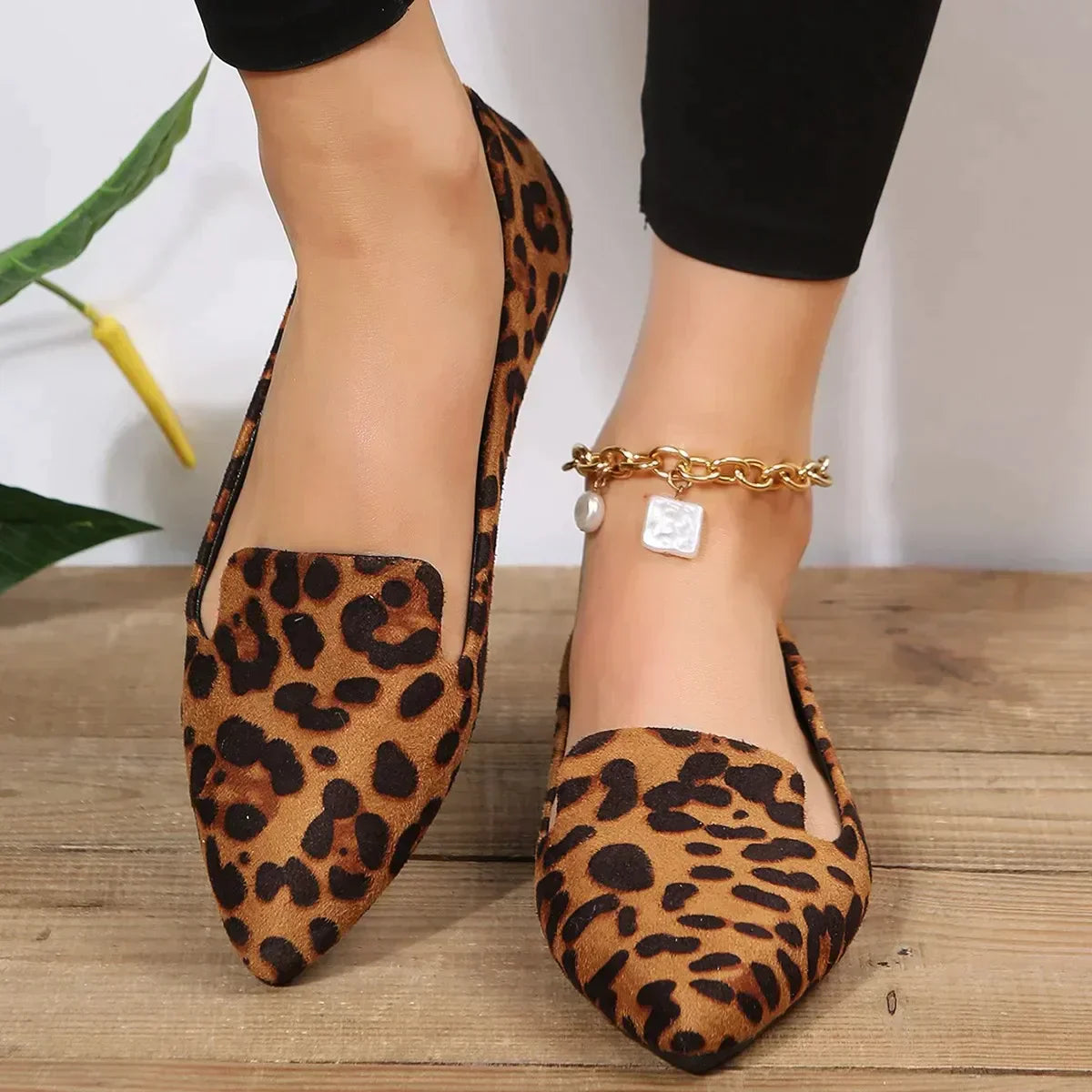 Buty z odkrytymi palcami w panterkę