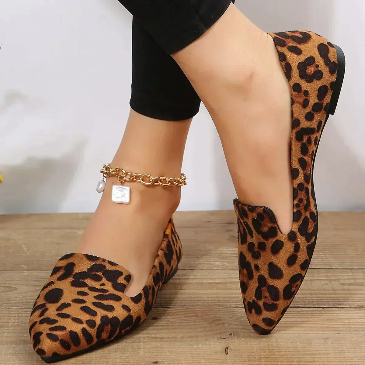 Buty z odkrytymi palcami w panterkę