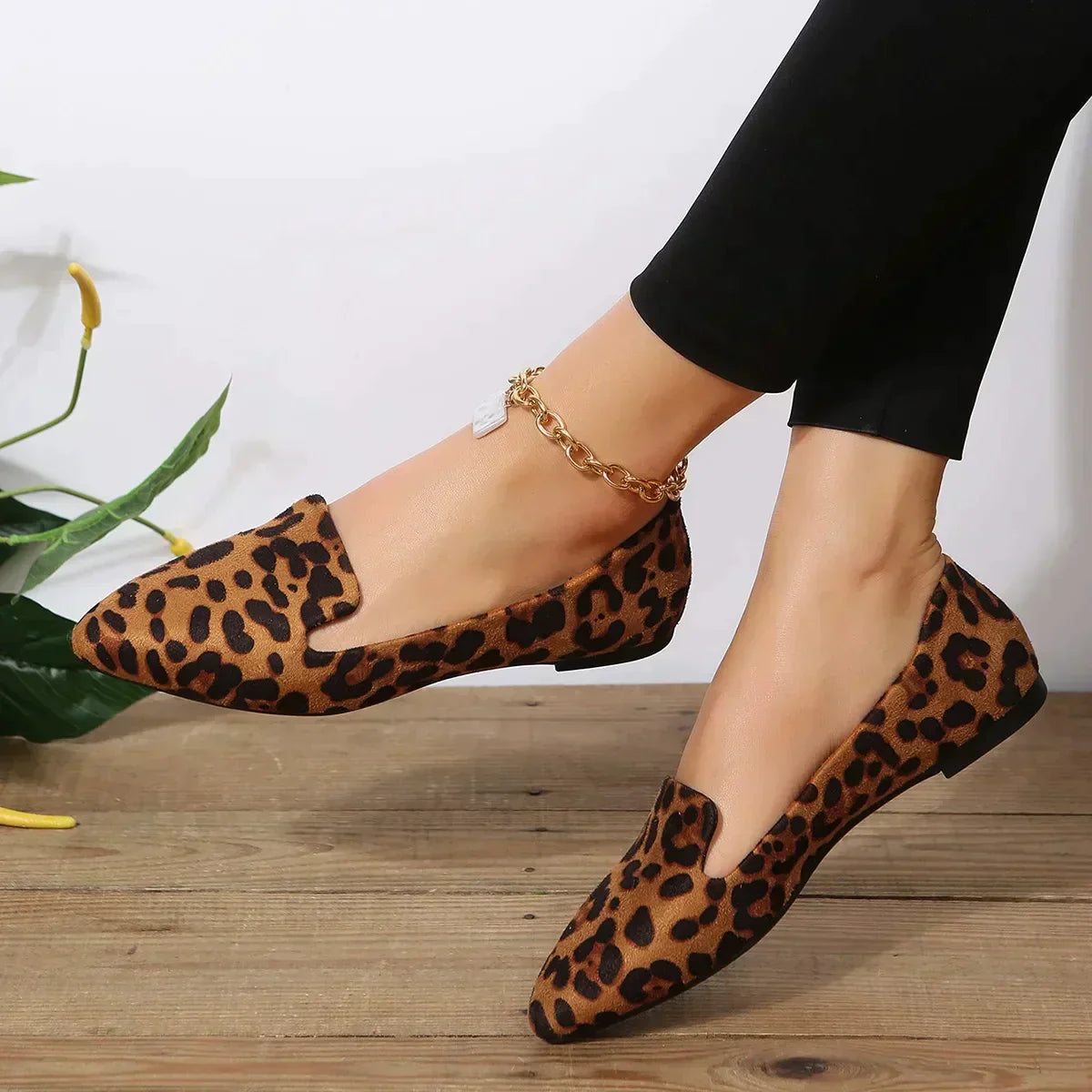 Buty z odkrytymi palcami w panterkę