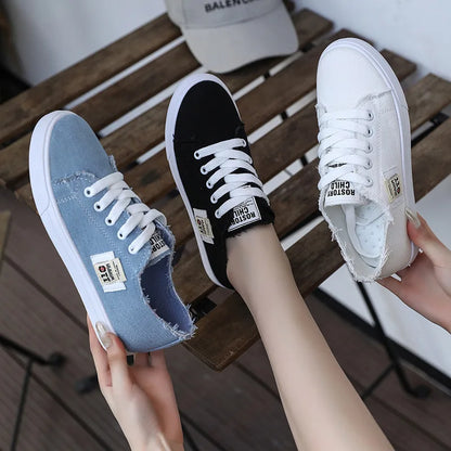 Damskie płaskie trampki jeansowe
