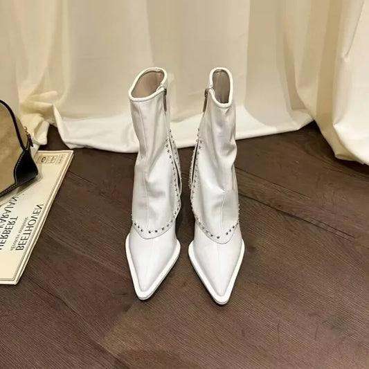 Zimowe buty na szpilce z nitami