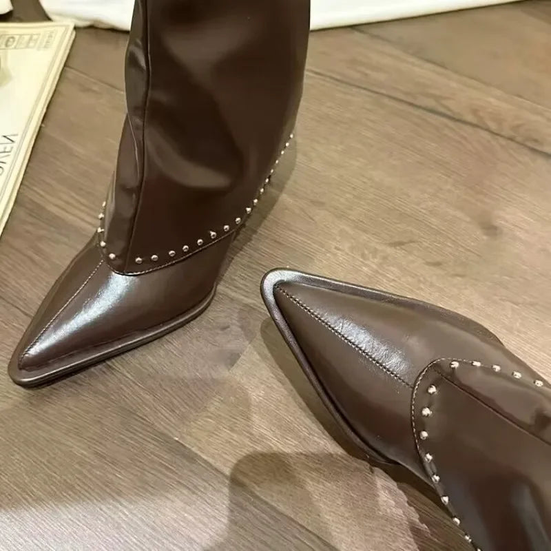 Zimowe buty na szpilce z nitami