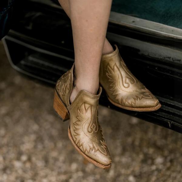 Wspierające i modne letnie buty ortopedyczne