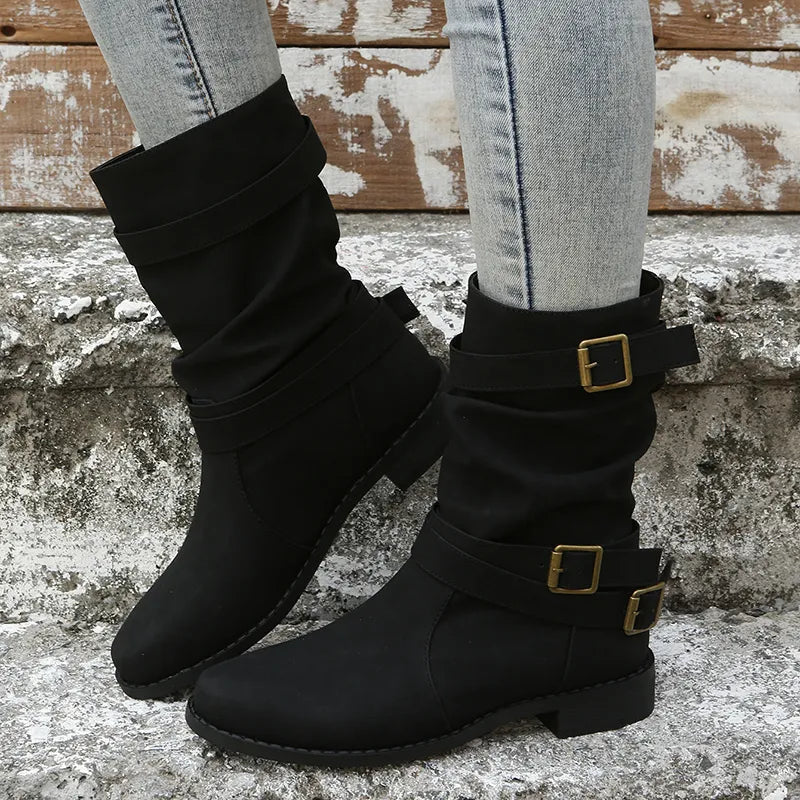 Zachodnie buty kowbojskie z ozdobną klamrą