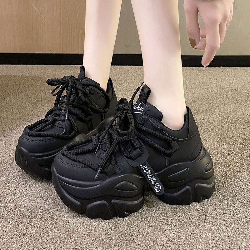 Buty na dużej platformie ze sznurowanym zapięciem